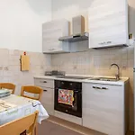 Lägenhet Guesthost - Comfy With Private Garden And Parking! Lucca