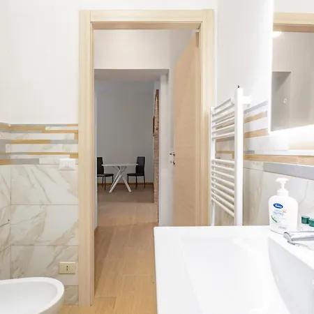 Guesthost - Comfy With Private Garden And Parking! * Lucca