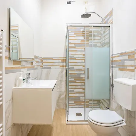 Guesthost - Comfy With Private Garden And Parking! Apartment