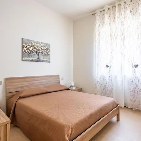 شقة Comfy With Private Garden And Parking! *